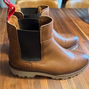 Pajar Aura Chelsea pull on boots in cognac brown